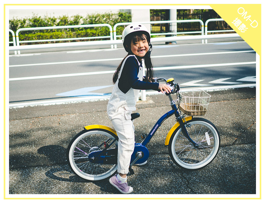 自転車に乗る女の子のOM-D撮影