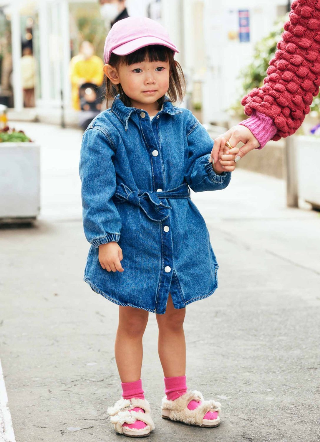 パッチワークニットが主役！ ピンク×デニムで春満開コーデ