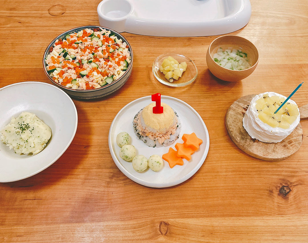 Kanocoのしあわせ時間　誕生日のお祝い　誕生日ディナー　ちらし寿司とマッシュポテトで作ったポテトボールと蒸しパンで作ったお誕生日ケーキ