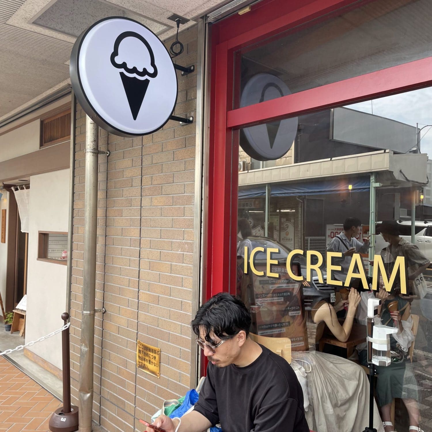 逗子の人気なアイスクリーム屋さん！CREMAHOP。