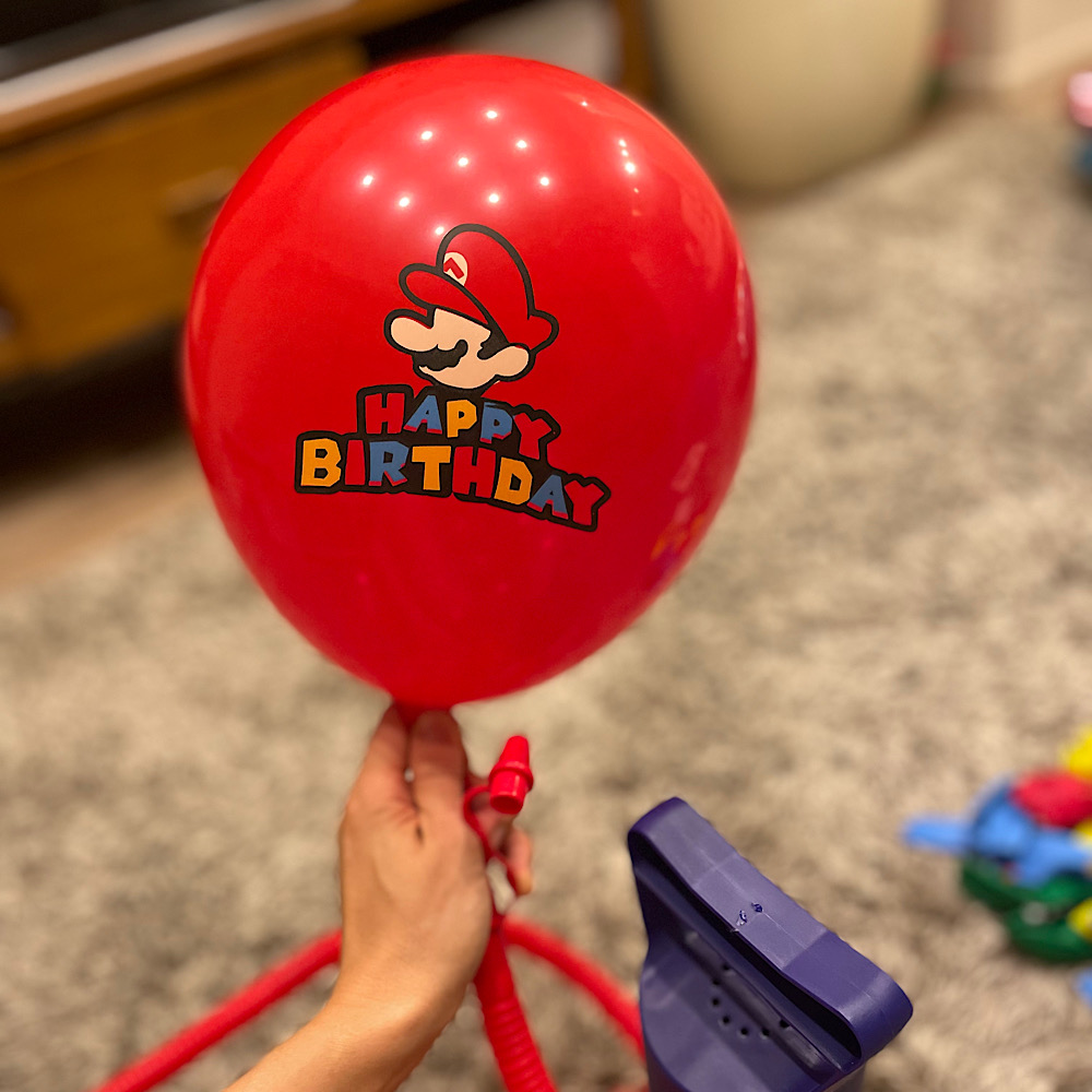 ４歳の誕生日！飾りつけのテーマはマリオ！Amazonで購入したマリオの飾りつけセットでパーティーの準備。