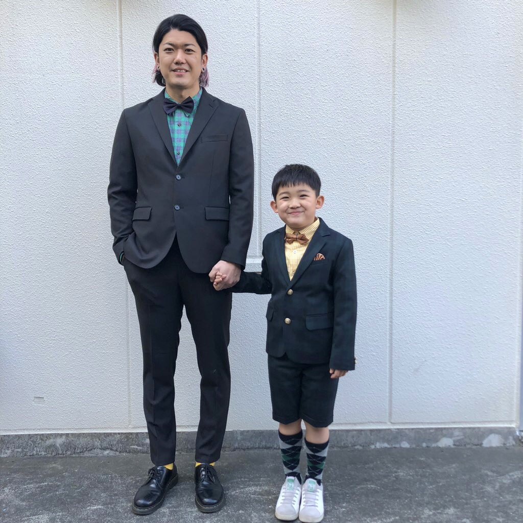 【卒入園・卒入学】パパと息子のセレモニースタイル。ポイントはシャツとネクタイのカラー！