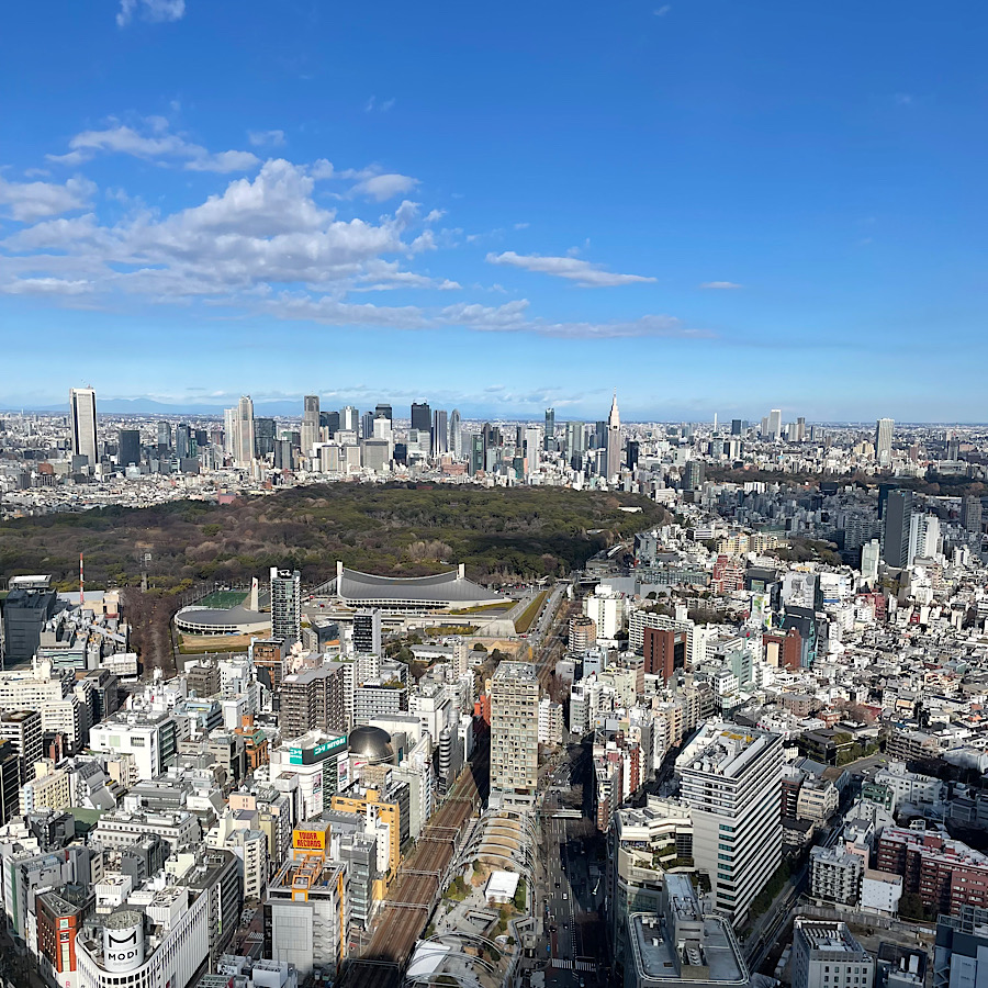 渋谷スカイの最上階にある、屋内展望回廊スカイギャラリー。屋内からも見渡せるできるきれいな景色。