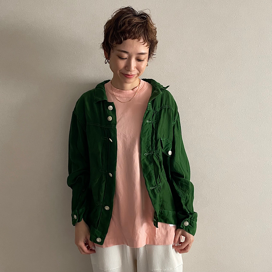 カジュアル派ママのおすすめブランドインアット。購入したグリーン色のシャツジャケット。