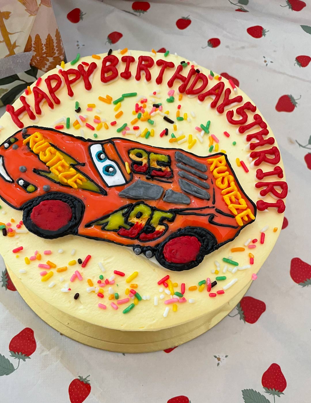子ども 誕生日ケーキ バースデーケーキ マックイーン ディズニー 車