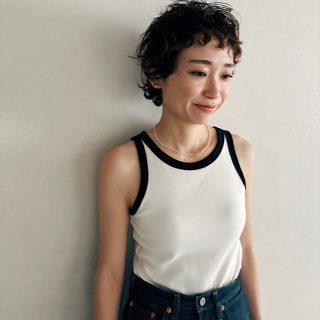 １枚で様になる！美シルエットで万能な【UNIQLO】のアメリカンスリーブブラタンクトップ