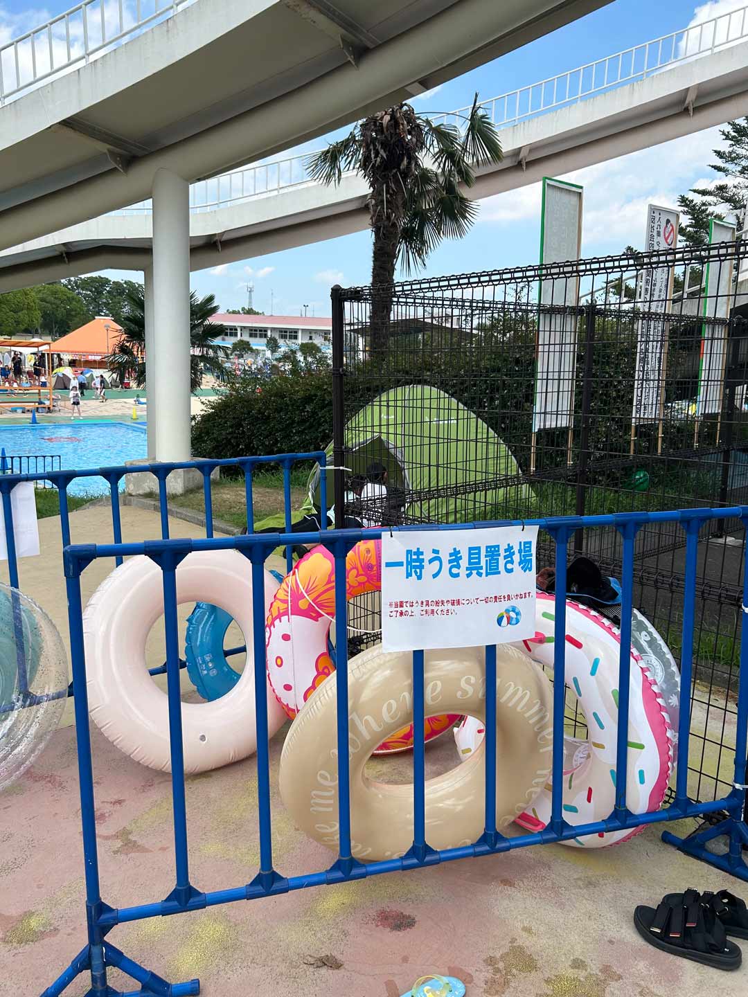 しらこばと水上公園 埼玉 越谷 子連れ スライダー 浮き具置き場