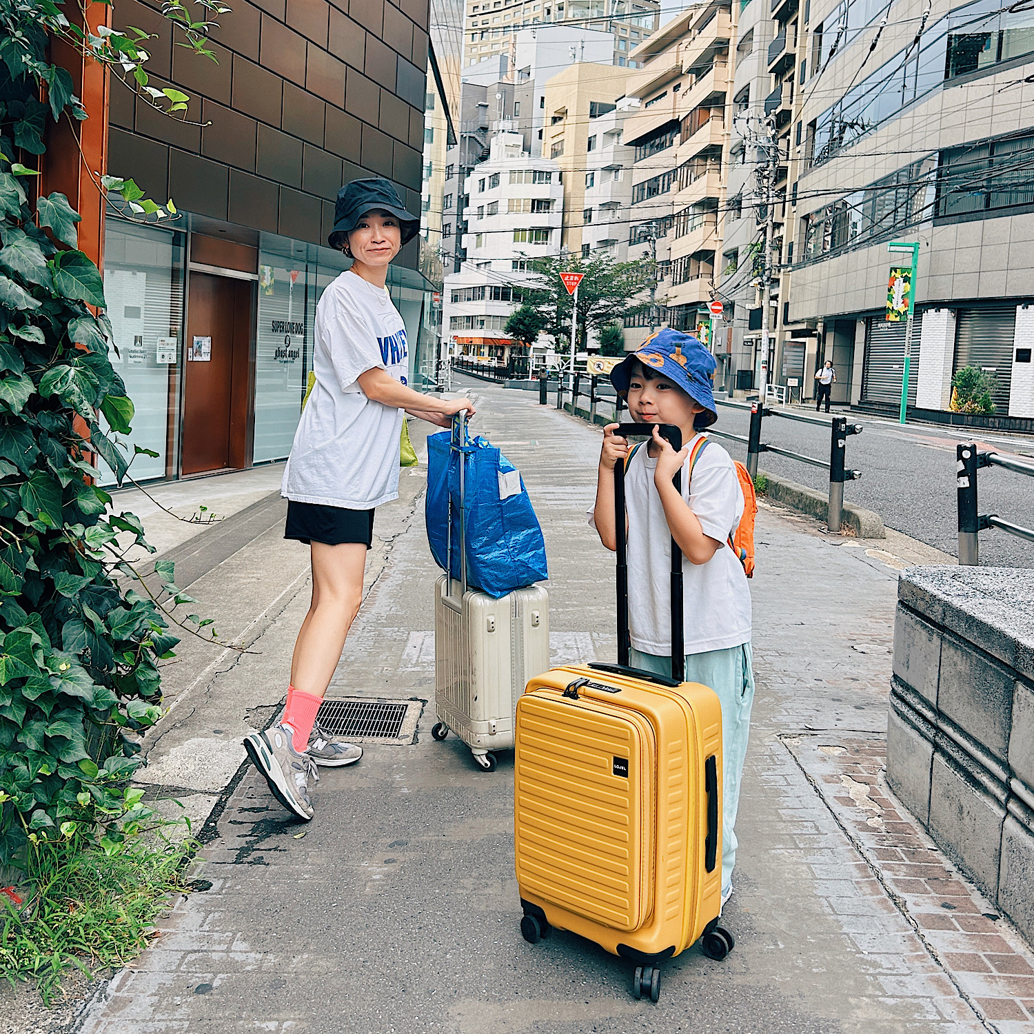 【1泊2日子連れ旅行】親子大満足なおすすめ旅行プラン紹介ブログ！出発の記念写真。