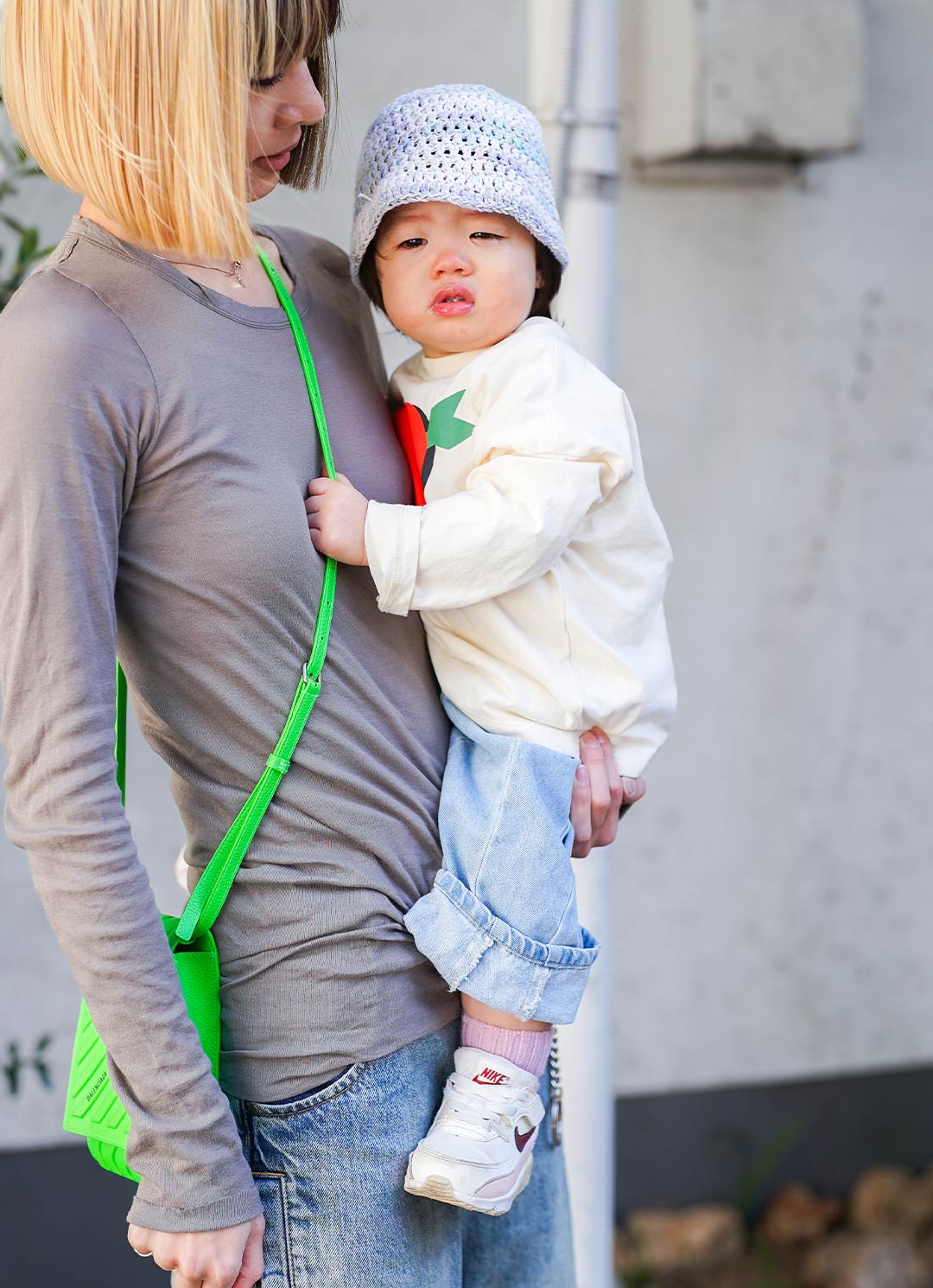 デニム×スニーカーで親子リンク！ 春の動けるお散歩コーデ