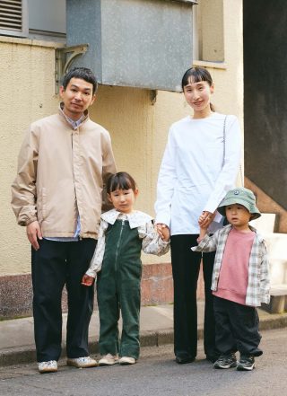 ピンク×グリーンで姉弟リンク。春めくシャツがキーアイテム