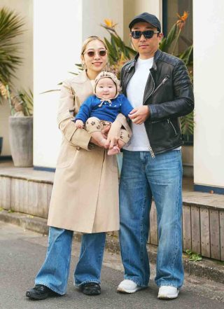 ベビーのトップスが挿し色役に！ 親子できれいめカジュアルコーデ