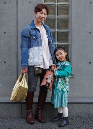 甘いフリルをシェア！ キッズのポップなワンピースが主役