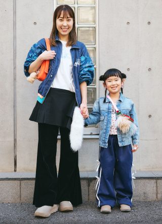 デニムジャケットを仲良しリンク！ ファー小物で遊び心をオン