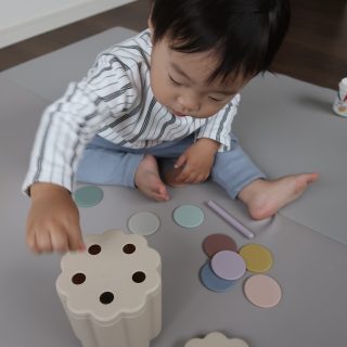 【知育玩具】北欧デザインがおしゃれ！1歳がどハマりしたおもちゃをご紹介