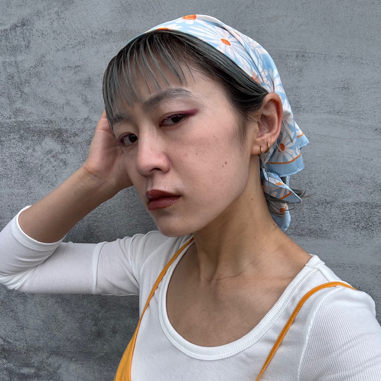 簡単＆トレンド感満載！最速でおしゃれに見せるスカーフアレンジ3選