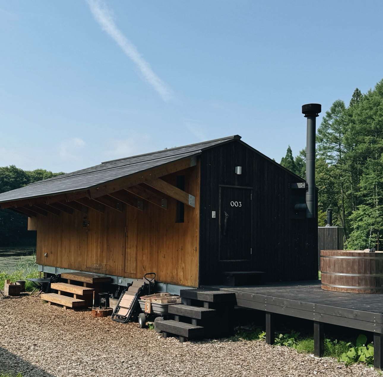 森と池に囲まれた贅沢空間【長野】専用サウナ付きトレーラーホテル「Earthboat」が最高すぎる★