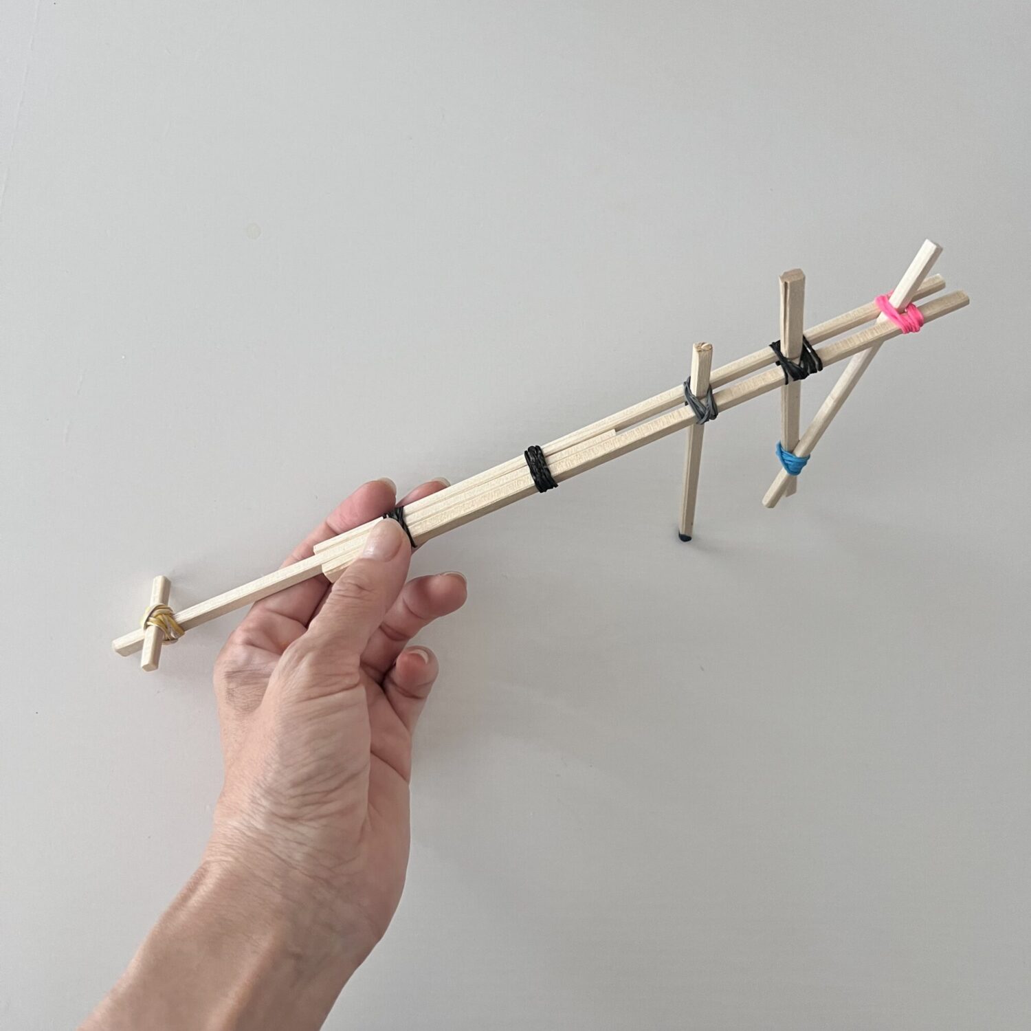 簡単5ステップ! 【親子工作】カラフル割りばし鉄砲のつくり方! 自由研究にも