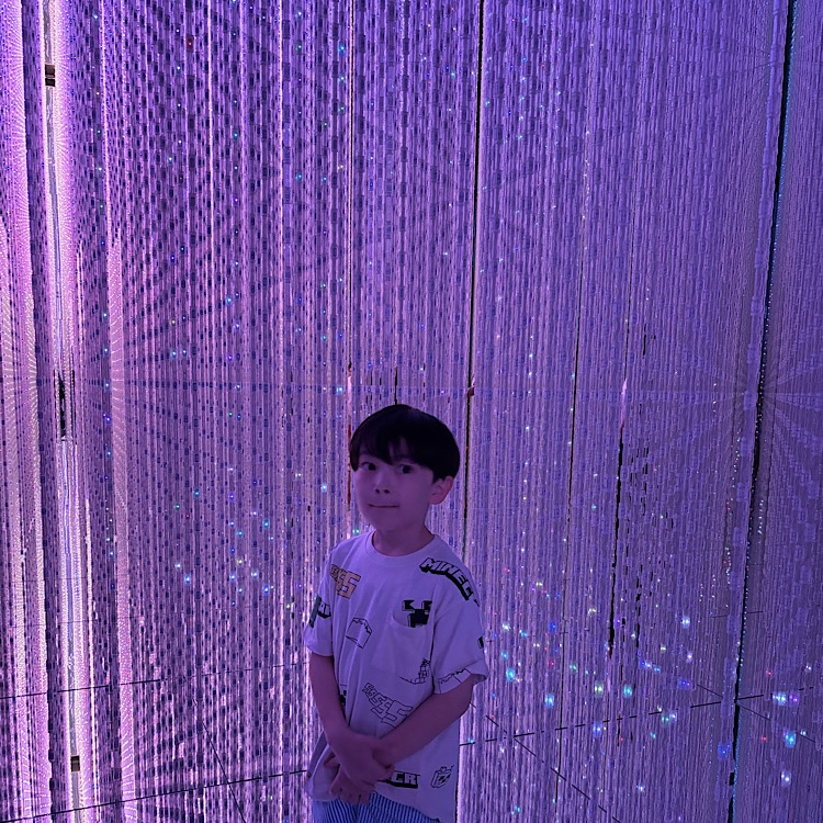 家族で楽しめる【チームラボプラネッツ豊洲】宇宙感のある美しい光の演出