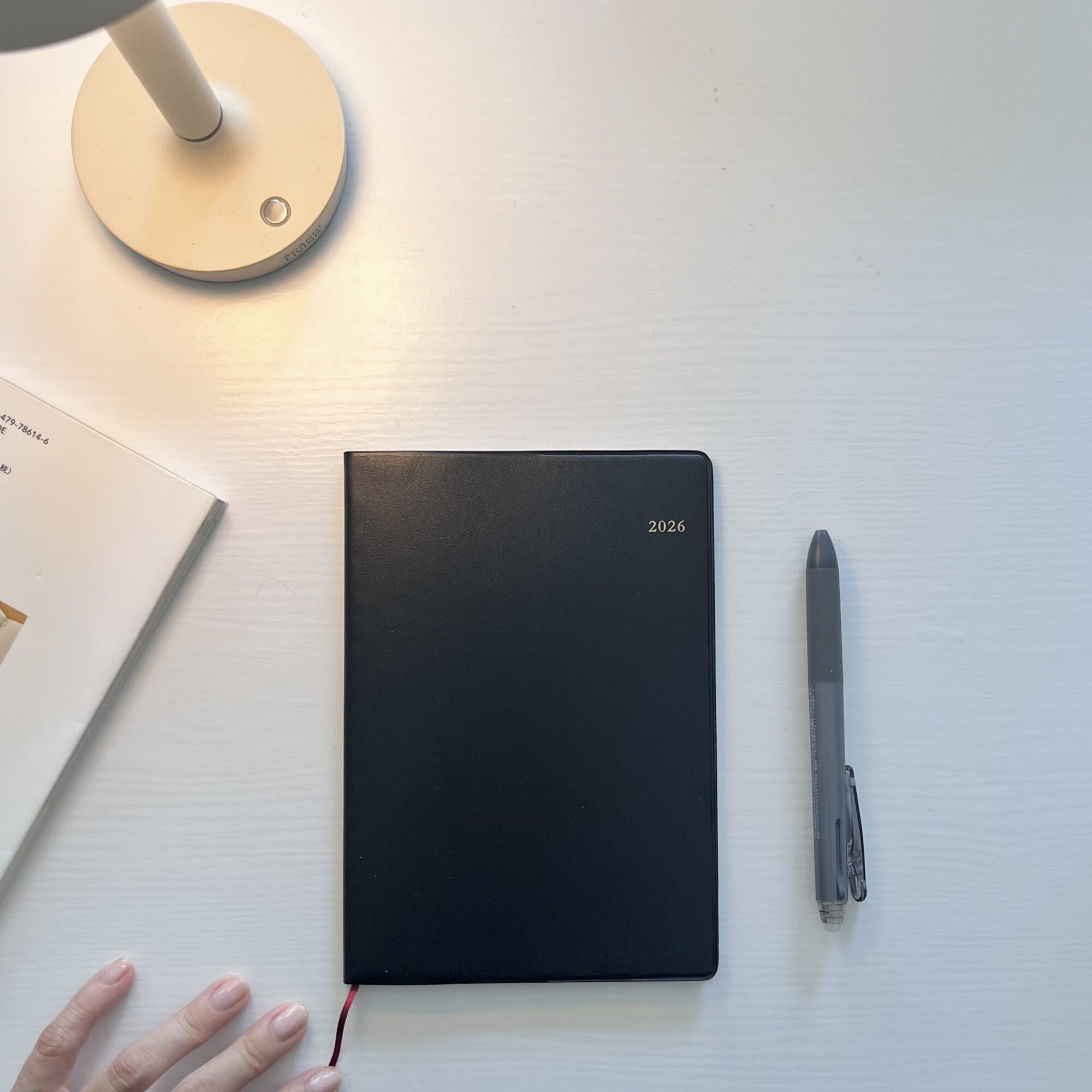 【ダイソー】は手帳が豊富！おすすめ手帳と携帯派でも欲しくなる使い方ご紹介