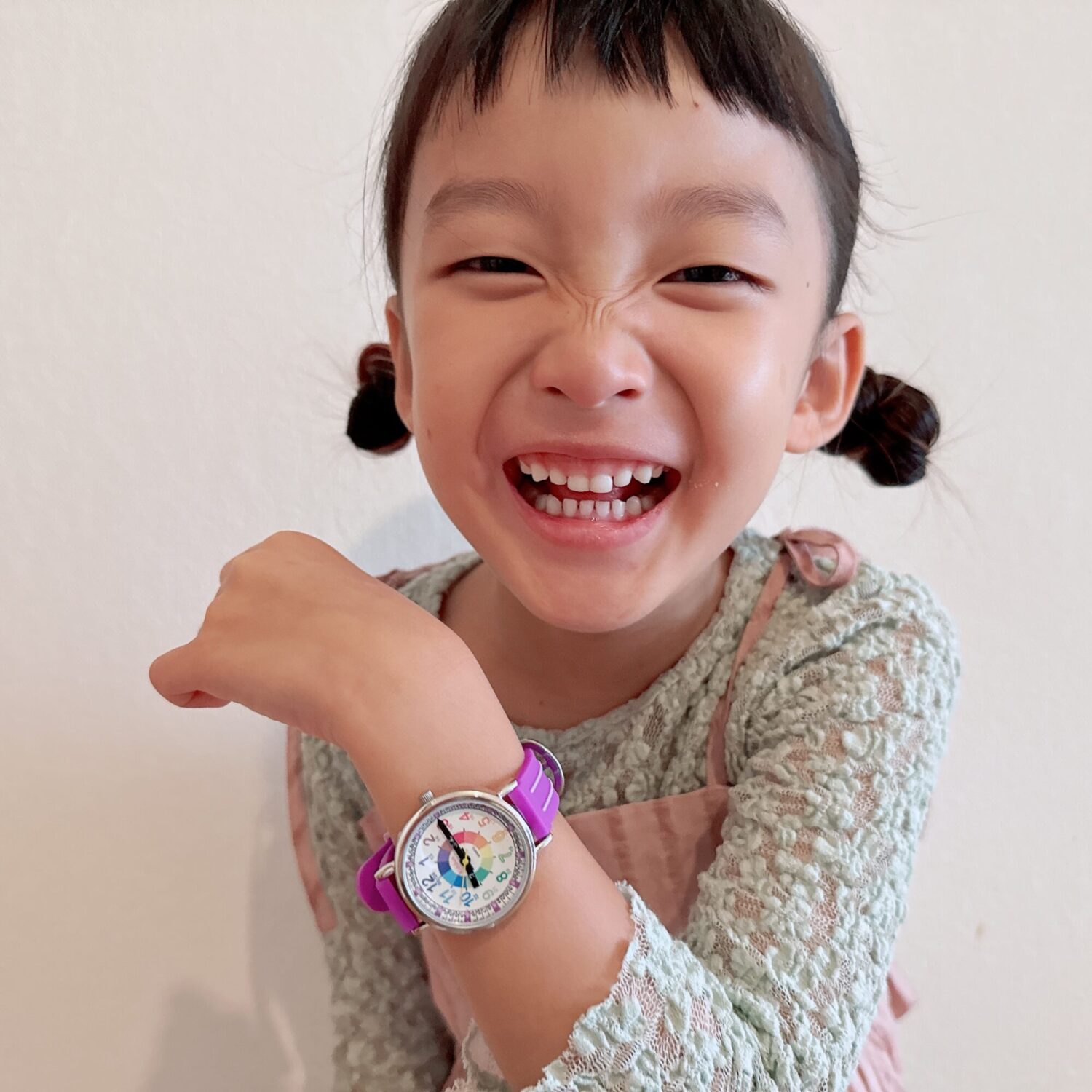 時計が読めない子も楽しく学べる！スペイン発「kiddus」の知育腕時計が優秀すぎた