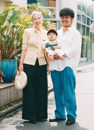 ベビーの腰巻きアレンジが好アクセント! 街へお出かけしたくなる秋コーデ