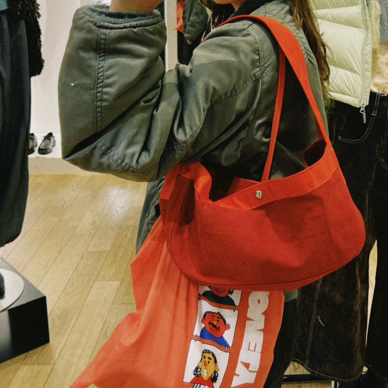 2025秋冬トレンドの”赤”はこう取り入れる!ビームススタッフの垢抜けアイテム&コーデ3