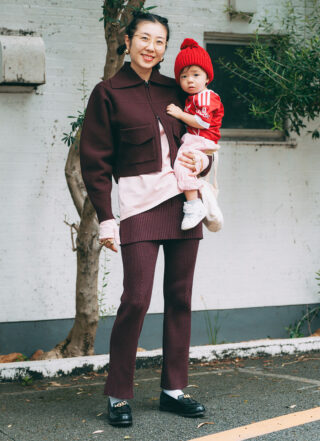 ペールピンクで親子リンク! ママのセットアップ風コーデに注目