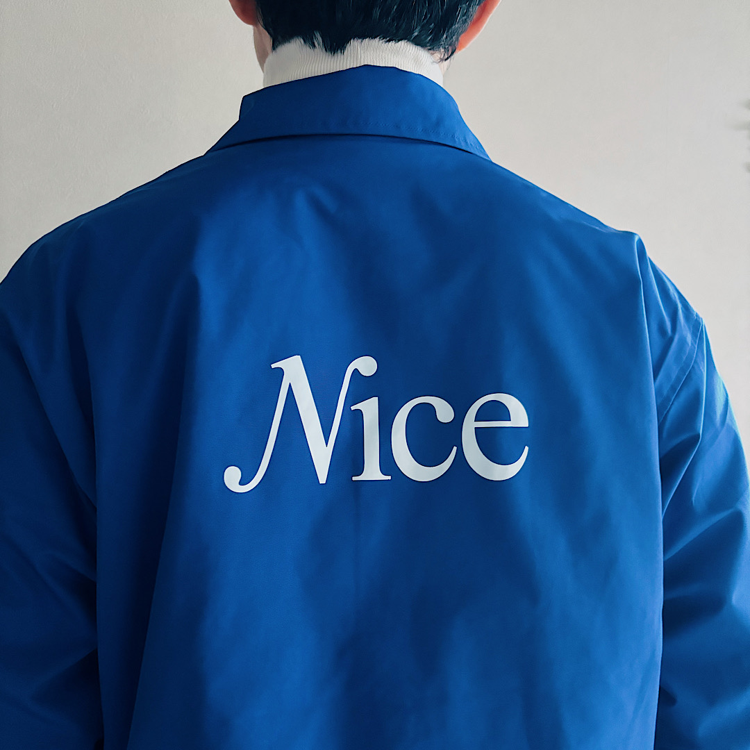 【表参道】韓国発セレクトショップ『NICE WEATHER』が熱い！今っぽいシンプルカジュアルが勢揃い。３シーズン着用可能なコーチジャケット。バックプリントのロゴがアクセント