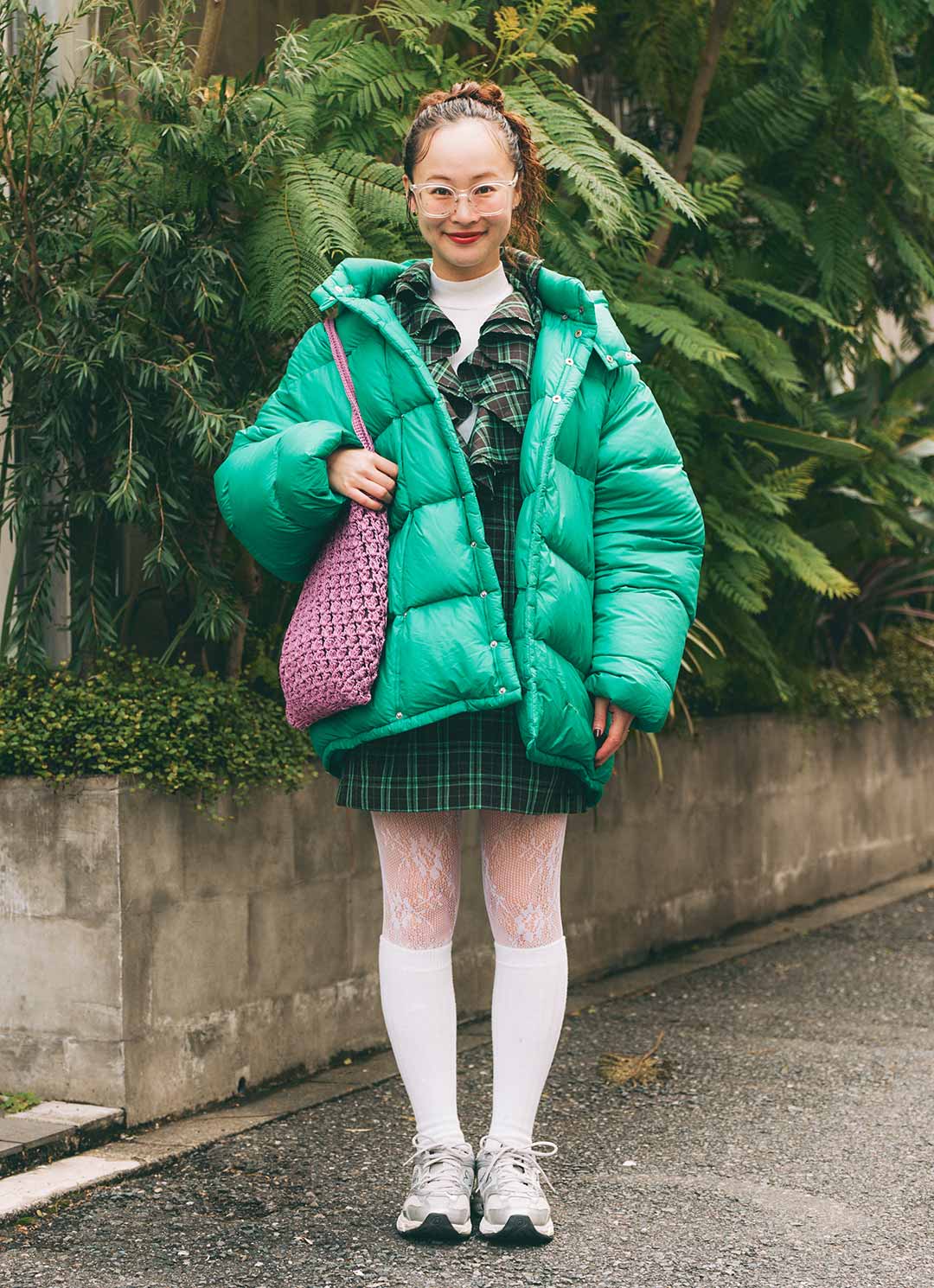 プチプラ上手な親子コーデ。チェックとヴィヴィットカラーでガーリーに