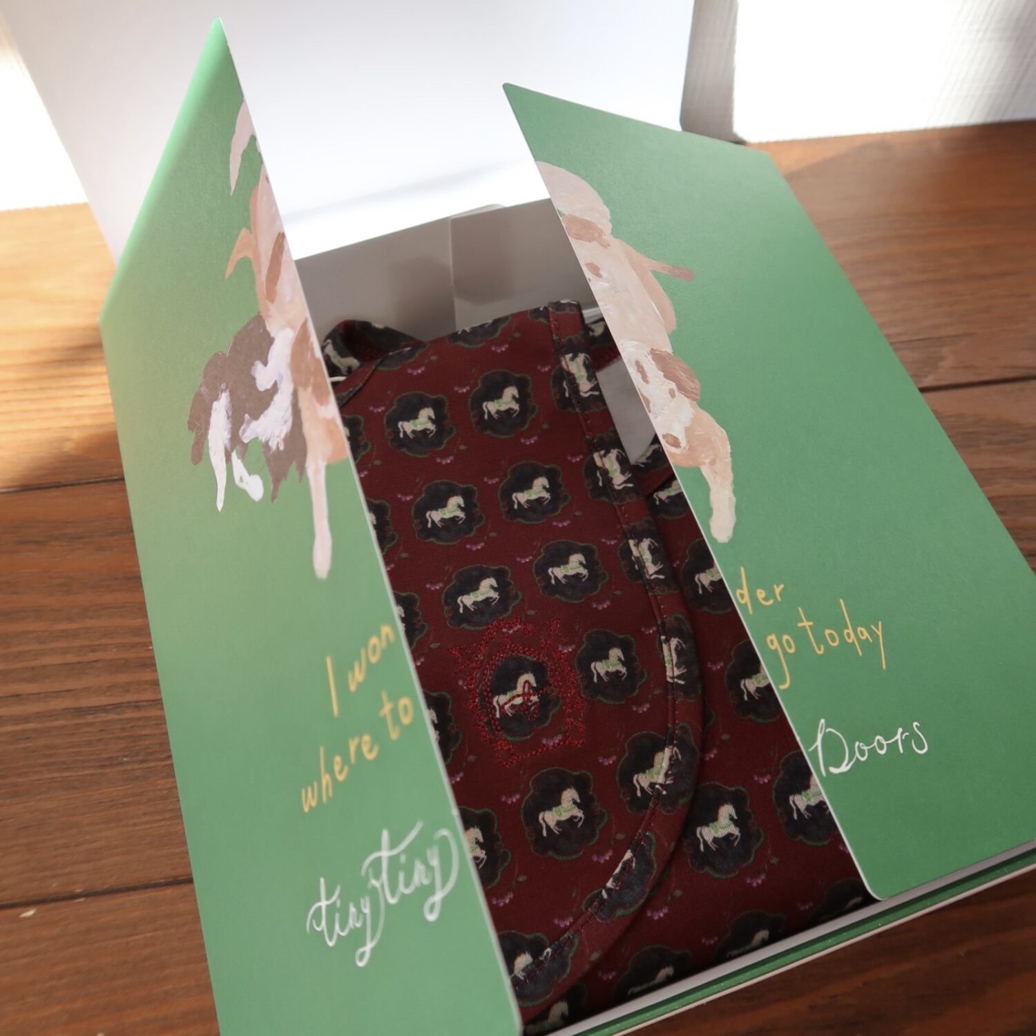 2026年干支の馬柄が可愛い！ 【tinytinydoors】のウエア＆レッスンバッグが超優秀！