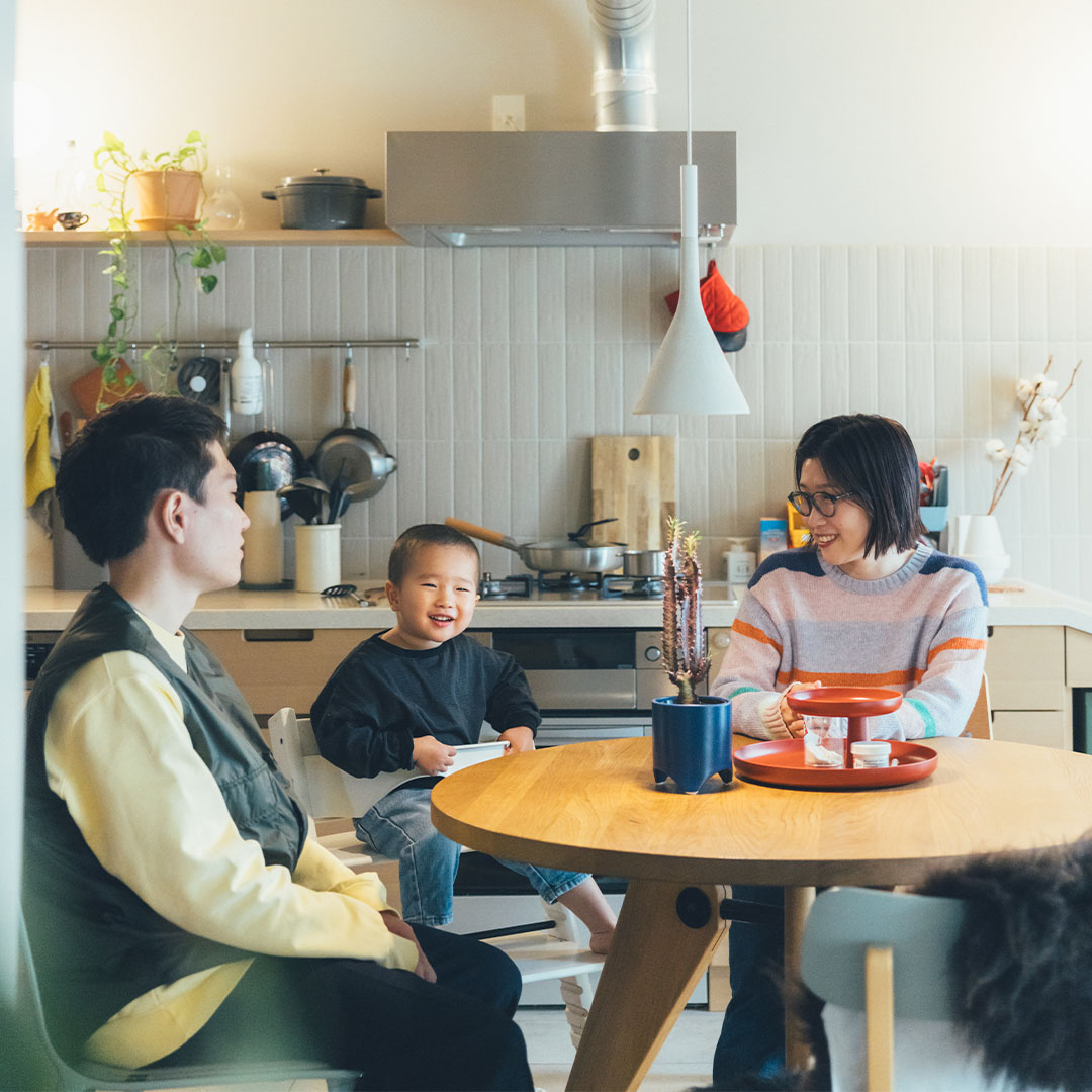 センスのいい家族が暮らす家【vol.21 モダンとぬくもりが融合する家・小松岳さん、木綿さん邸】