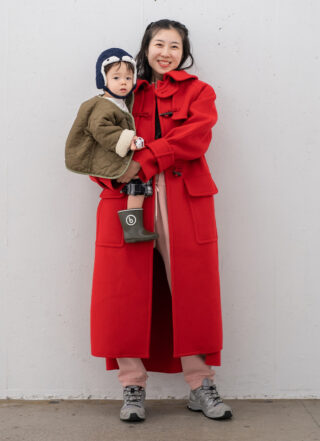 レッドのロングコートが主役！ キッズのプチプラMIXに注目