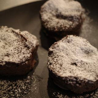 材料は3つだけ！混ぜてレンチンするだけの超簡単＆おいしいバレンタイン