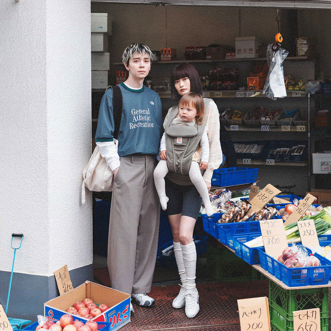 育児グッズもファッションの一部！【抱っこ紐×春のファミリースタイル】