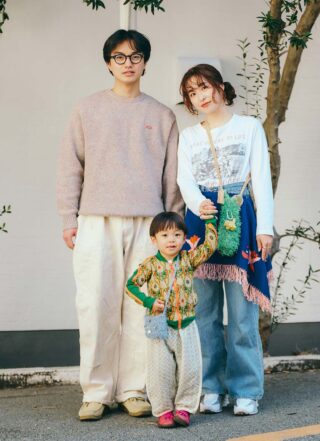 ヴィヴィトカラーで華やかさをプラス！ 春先取り家族コーデ